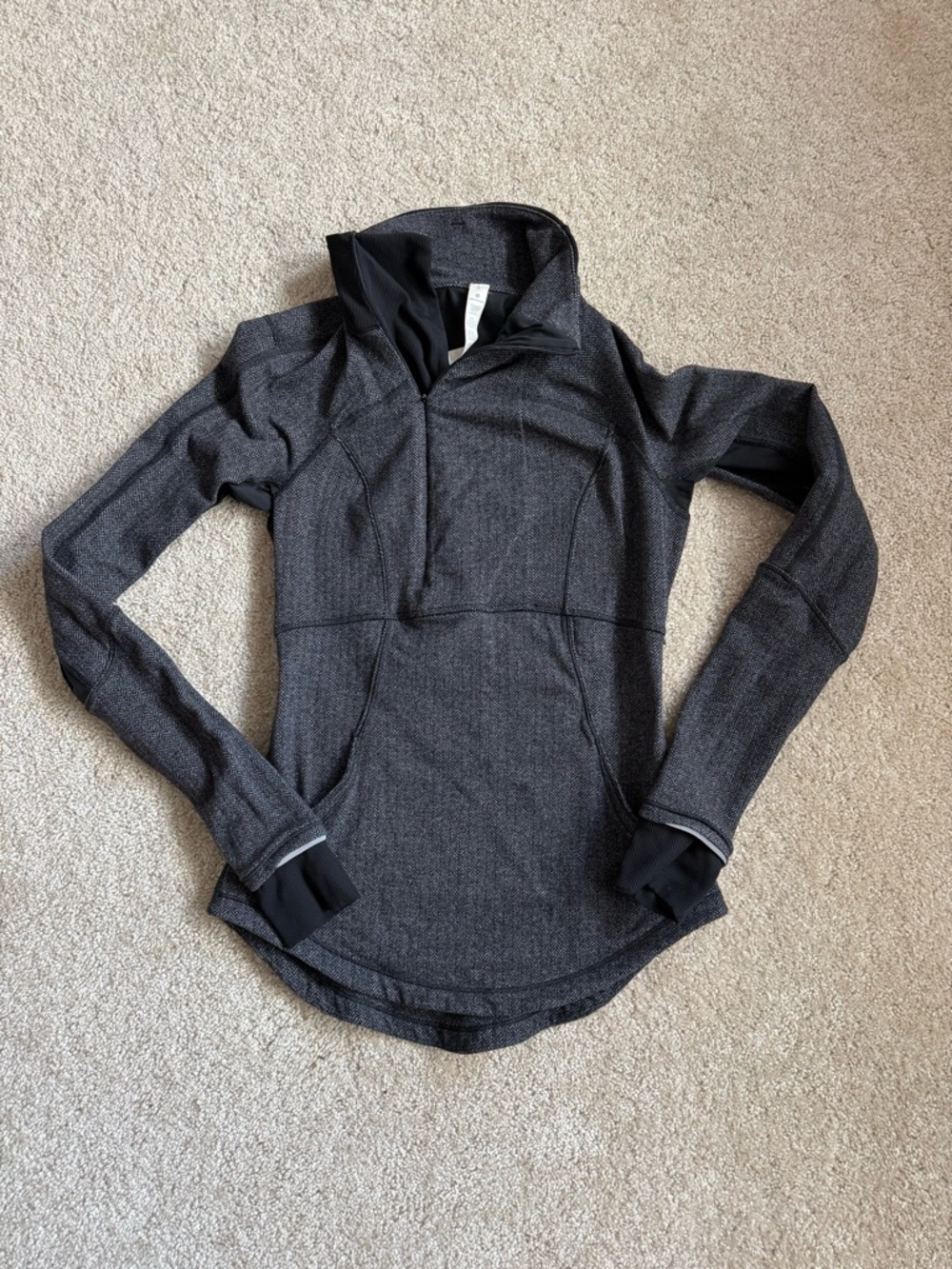 Lululemon Run Turn around 1/2 zip size 4
